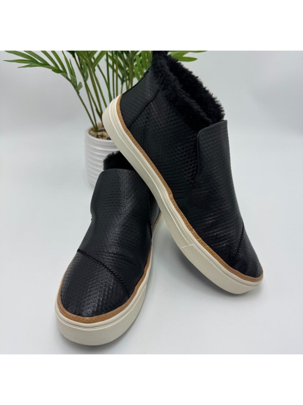 TOMS Paxton 10018932 Ankle Boot Womens 8.5 Black Leather Faux-Fur Lined Slip-On